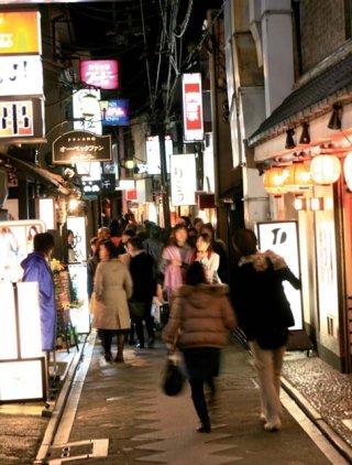 Backstreets in the Kiyamachi area.